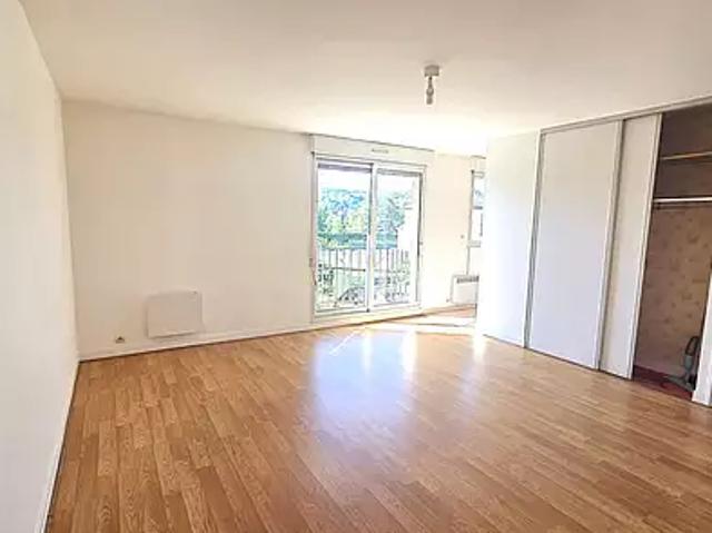 La Ferté sous Jouarre 77260 Location appartement 1 pièce t1 au dernier étage