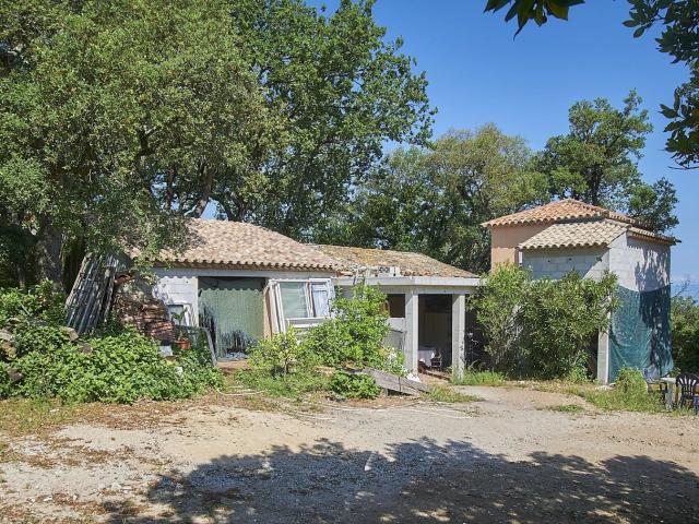 La Garde Freinet.Proche Village Mais Au Calme.Sur 1000M2 De. m² La Garde Freinet