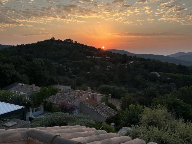 La Garde Freinet.Proche Village. Sur 808 M2 Maison Neo Prove. m² La Garde Freinet