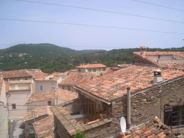 La Garde Freinet.Tres Belle Situation Avec Vue Dominante.Mod. m² La Garde Freinet