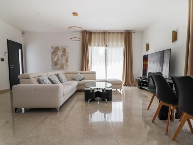 LA GARDE Maison contemporaine de 2024 Piscine 4 chambres