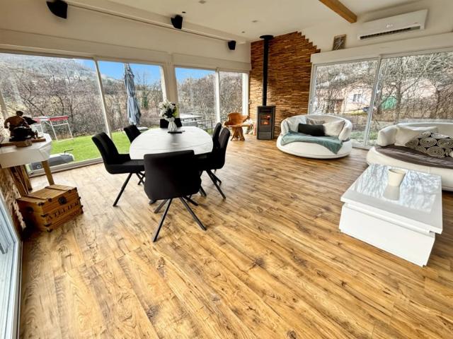 LA GARDE Superbe maison contemporaine sur 3000m2 de terrain