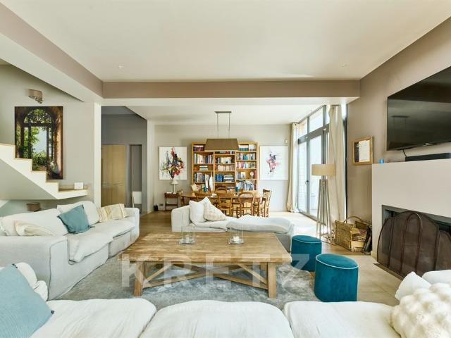 La Garenne Colombes – Maison contemporaine avec piscine inté. 300m² La Garenne Colombes
