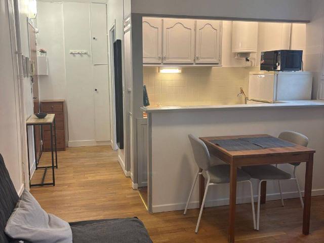 La Garenne Colombes. Les Vallées. Studio meublé 26 m2