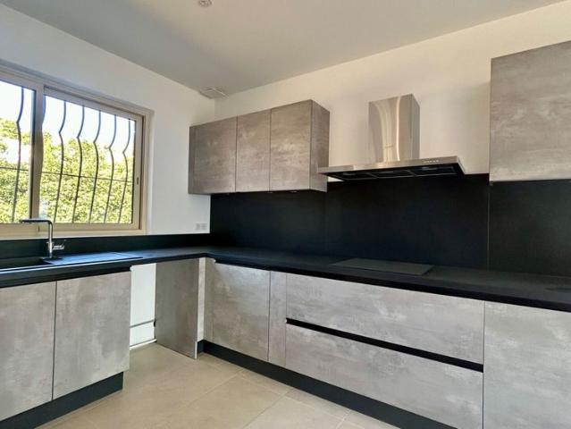 LA GAUDE Haut de villa 4 pièces 120 m2 avec jardin et parking