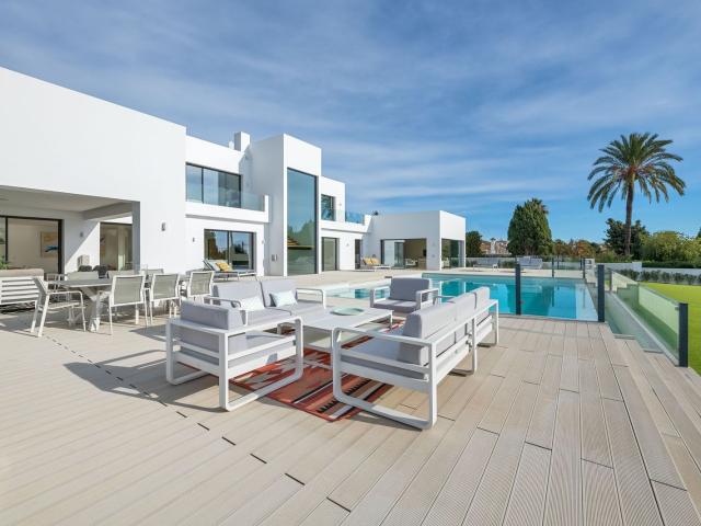 La Gaviota es una villa moderna verdaderamente impresionante construido con los más altos estándares