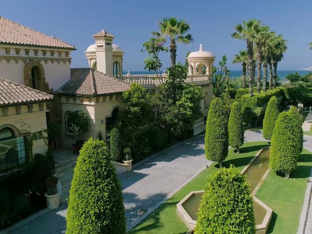 LA IMPRESIONANTE Y REGIA VILLA MOANA