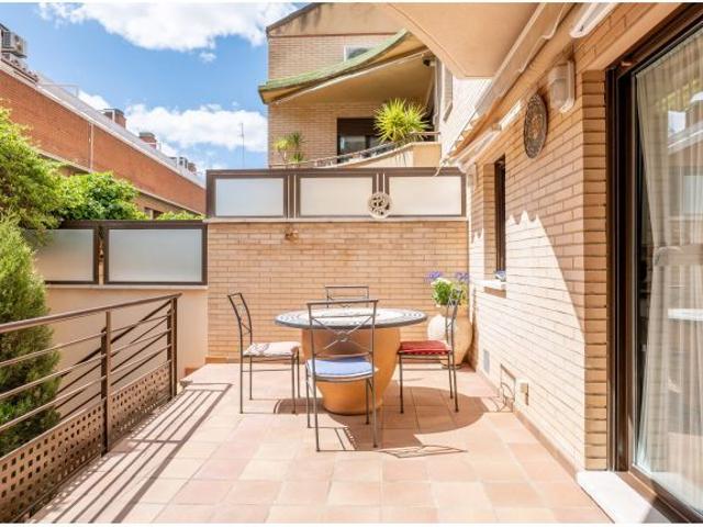 La joya del Palacete: Un dúplex de ensueño con jardín privado en Paseo Ruiseñores