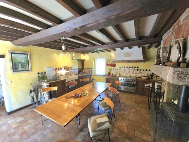 La Lande De Goult 61320 Longère en pierre 112 m² terrain 30.200 m²