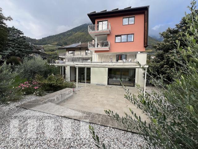 LA M W01010 spazioso appartamento arredato con giardino e terrazze