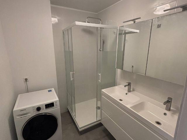 La Madeleine – Tram Botanique – Meublé 62 m² avec bureau, balcon, garage et cave – 1 200 € CC