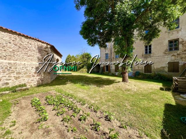 LA MAISON DE LA CONFRÉRIE, VILLAGE DE FAMILLE, ST GEORGES LA