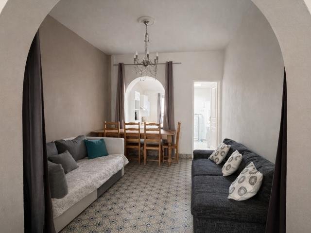 LA MAISON DE VILLE À RÉNOVER AVEC JARDIN ET DÉPENDANCE LA MADELEINE