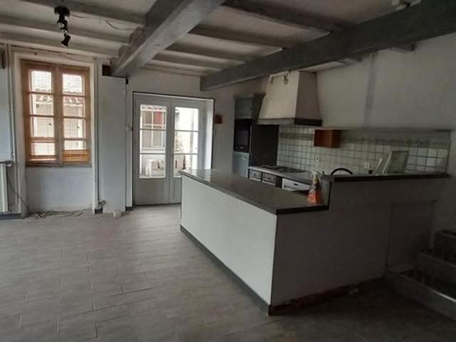 La maison est située a Neuvicq Le Chateau