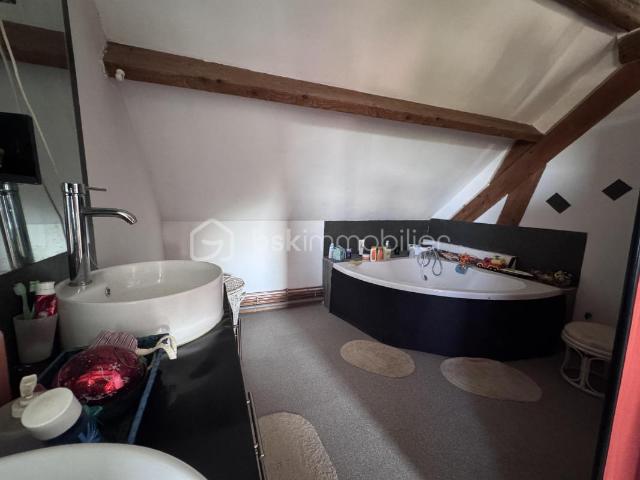 La maison où chacun a enfin sa place: 153 m², 5 chambres possibles, sous sol total, 2 garages, 1 979 m² clos