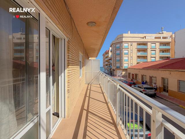 La Mata! Amplio apartamento con 4 dormitorios y amplia terraza con vistas laterales al mar