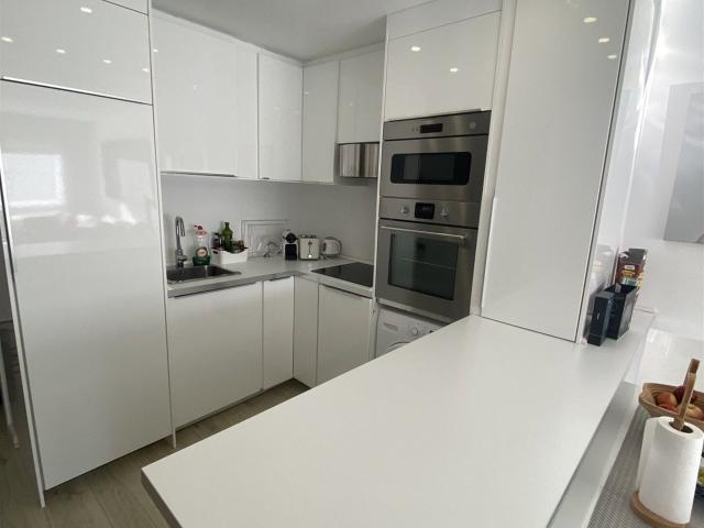 La Mejor Oferta Inmobiliaria en Playa Rocío, Puerto Banús. ¡. 80m² Puerto Romano