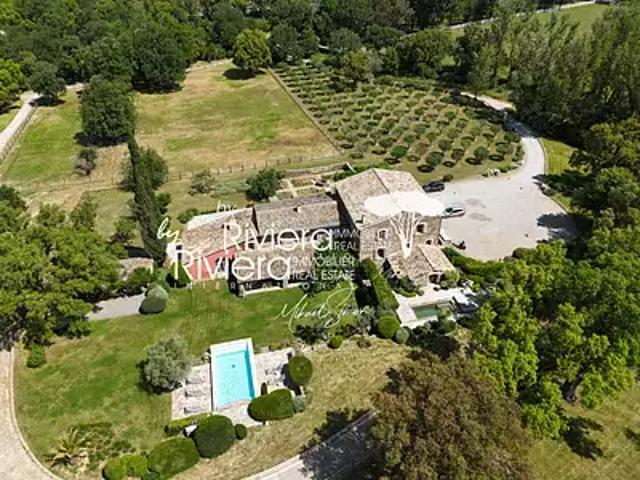 La Môle 83310 Achat / Vente maison 13 pièces t13 piscine jardin