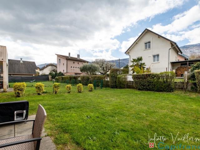 LA MOTTE SERVOLEX 73290: Appartement T2, jardin, cave et une place de parking privative