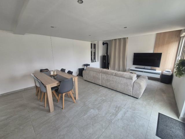 LA NEUVILLE LES BRAY Maison rénovée 2 chambres avec jardin