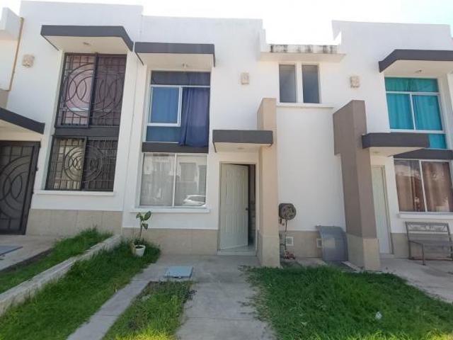 LA PERA RESIDENCIAL CASA EN VENTA DE 3 RECAMARAS CON 2 BAÑOS ESTACIONAMIENTO DE 1 AUTO