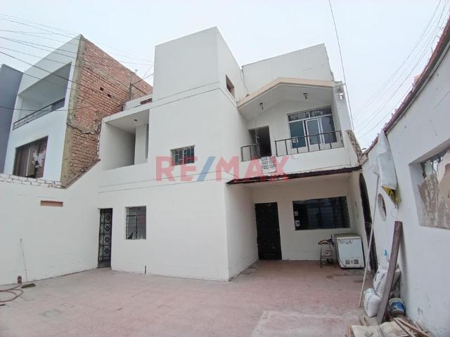 La Perla | Casa De 3 Pisos Con 6 Habitaciones, Cochera Para 2 Autos Y Potencial Para 5 Pisos