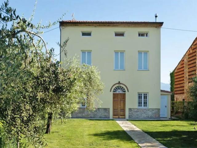 La posizione è semplicemente perfetta, 380m² Capannori