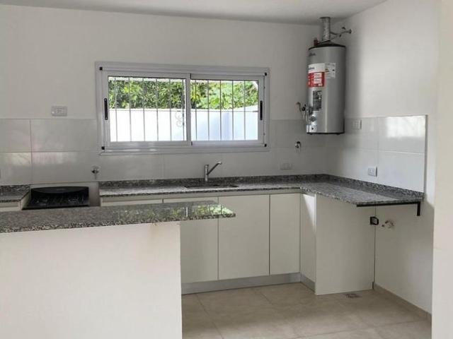 Duplex en alquiler 3 dormitorios en Lisandro olmos La Plata