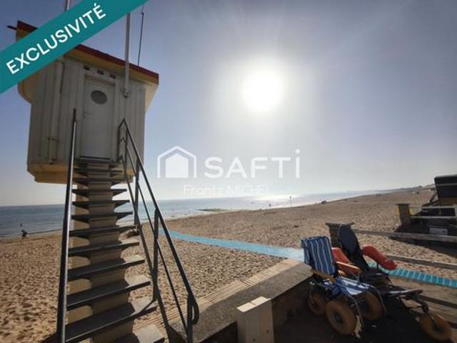 La plage à pied serviette sur l'épaule !