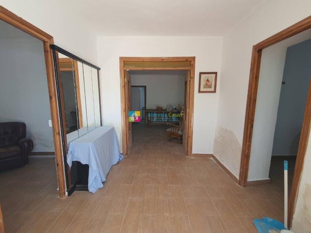 La propiedad se encuentra a solo 5 minutos de Zurgena, donde. 225m² Huércal Overa