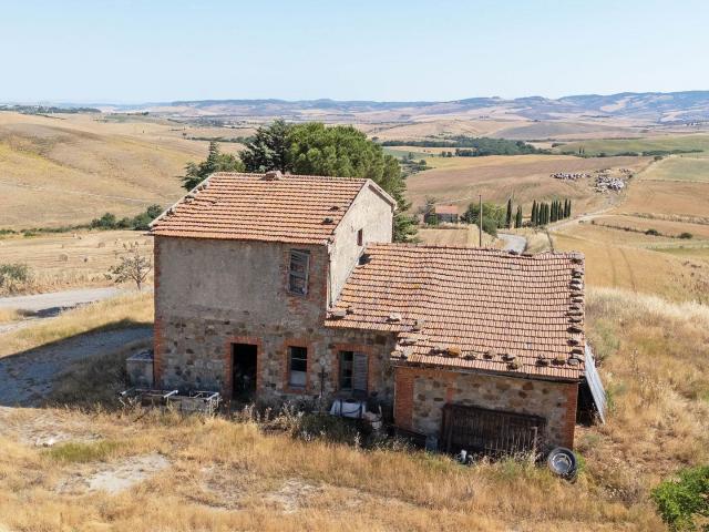 La proprietà si trova su una collina in una bella posizione. 620m² Castiglione d'Orcia