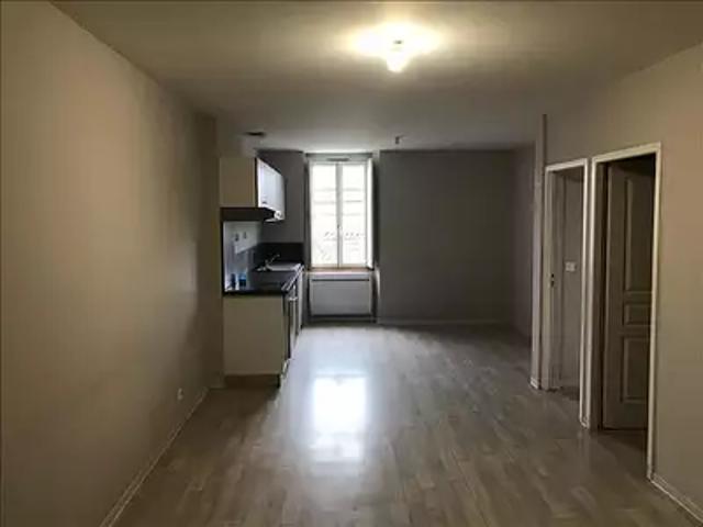 La Réole 33190 Location appartement 4 pièces t4 au dernier étage terrasse