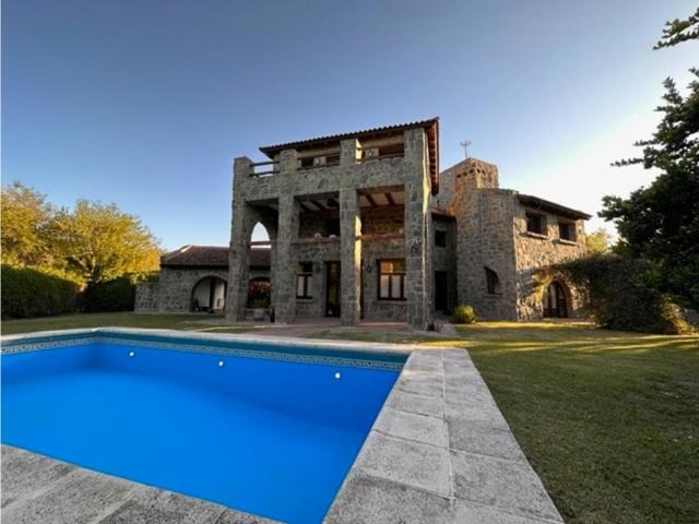 La Reserva Country Casa en Alquiler patio pileta