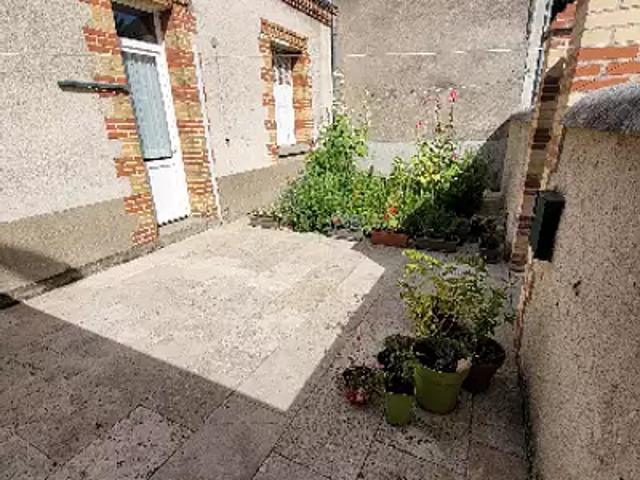 La Riche 37520 Location maison 2 pièces t2 au dernier étage jardin
