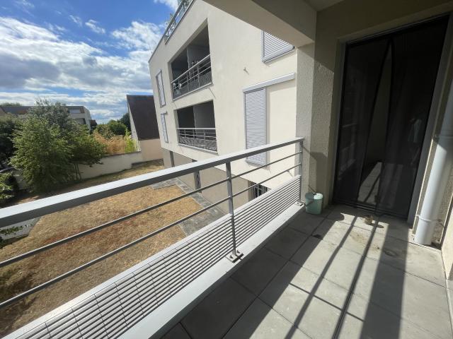 LA RICHE Appartement avec terrasse, cave et garage Dispositif PINEL