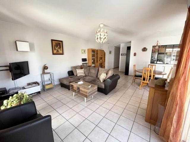 LA RICHE CENTRE TRES BEL APPARTEMENT T3 AVEC GARAGE ET PLA