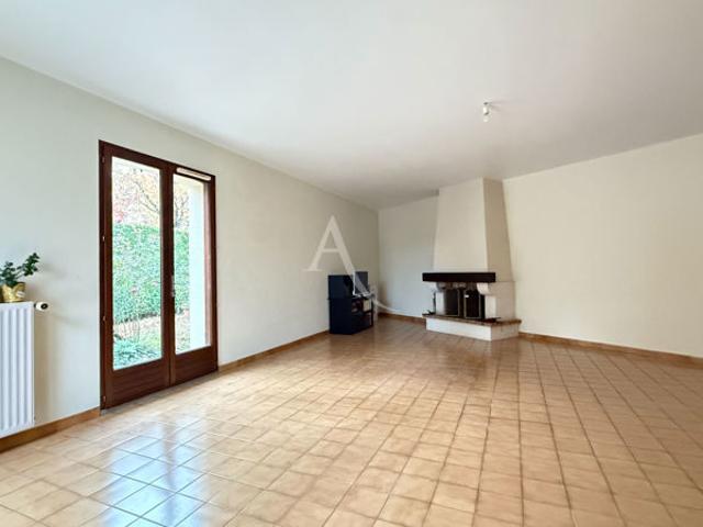 LA ROCHE SUR YON, MOULIN ROUGE, PLAIN PIED A VENDRE