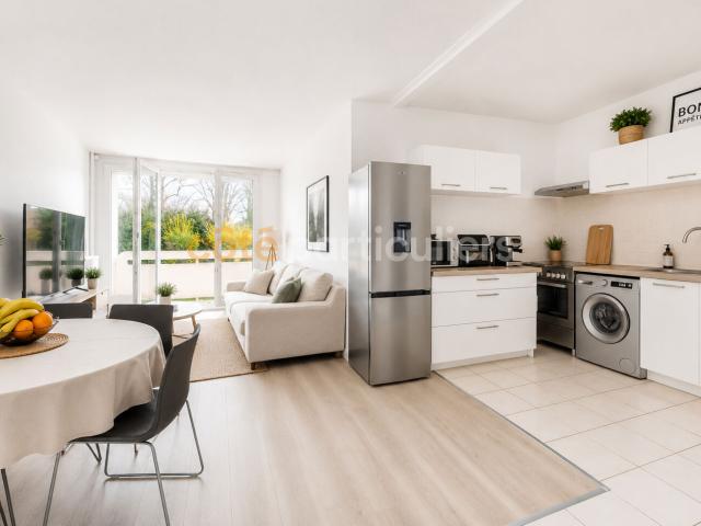 LA ROCHE SUR YON QUARTIER PYRAMIDES PROCHE CENTRE VILLE APPARTEMENT T2 DE 46 M2 REZ DE JARDIN 1 CHAMBRE DRESSING BALCON PLACE DE PARKING PRIVATIVE