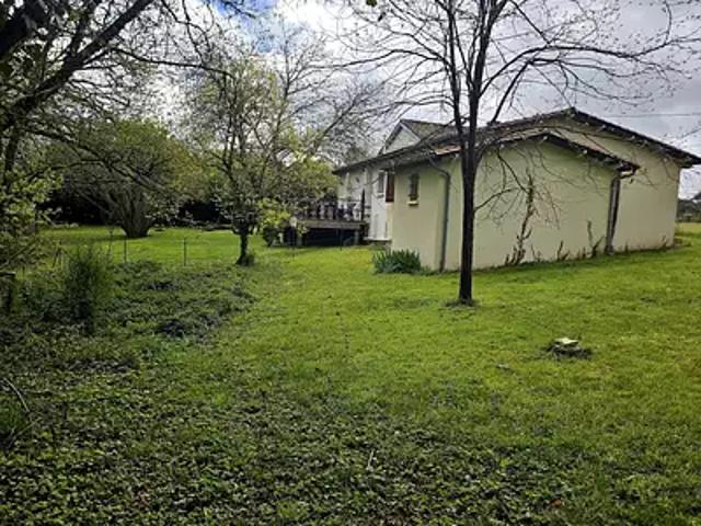 La Rochefoucauld en Angoumois 16110 Achat / Vente maison 3 pièces t3 parking