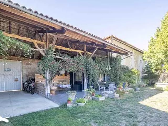 La Rochefoucauld en Angoumois 16110 Achat / Vente maison 11 pièces t11 parking