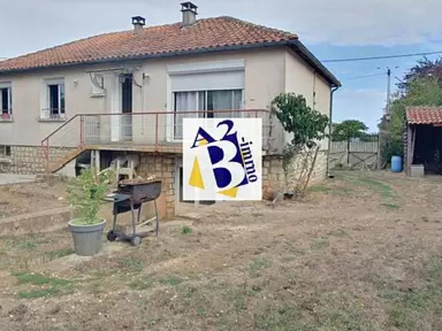 La Rochefoucauld en Angoumois 16110 Achat / Vente maison 4 pièces t4 jardin