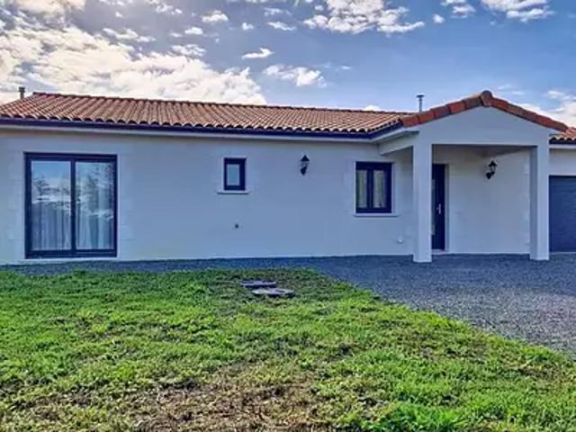 La Rochefoucauld en Angoumois 16110 Achat / Vente maison 5 pièces t5 parking