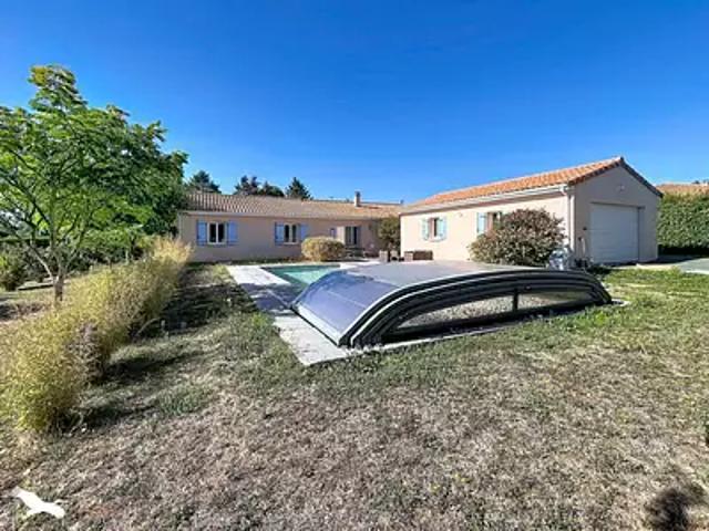 La Rochefoucauld en Angoumois 16110 Achat / Vente maison 5 pièces t5 parking