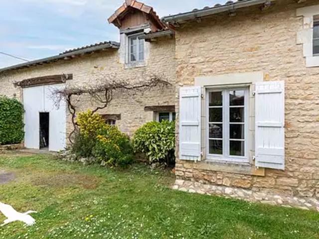 La Rochefoucauld en Angoumois 16110 Achat / Vente maison 6 pièces t6 parking