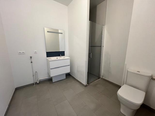 LA ROCHELLE, Bld de Cognehors, quartier renaissance, agréable studio de 34 m2 avec balcon et parking sécurisé
