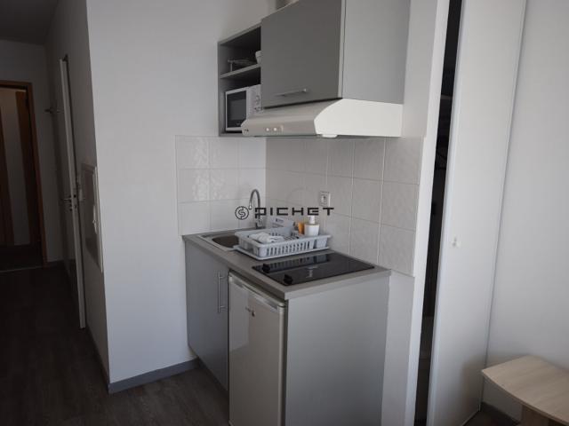 LA ROCHELLE INVESTISSEMENT UNIQUEMENT Appartement La Rochelle 1 pièce de 20m2 avec parking en sous sol