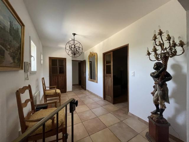 LA ROQUE SUR PERNES_Villa meublée T4 style bastide avec piscine, terrasse, garage, sur 2500 m² de terrain clos et arboré