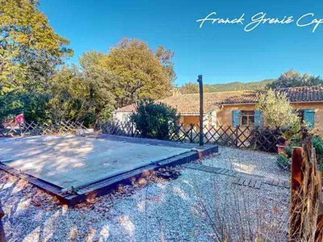 La Roquebrussanne 83136 Achat / Vente maison 5 pièces t5 piscine jardin