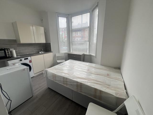 La Rose Lane, London N15, Studio to rent, £1,150 pcm | PrimeLocation
