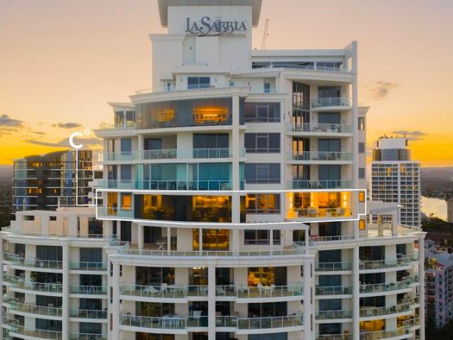 'La Sabbia' Sub Penthouse: First Class Luxury, Views and Lifestyle by the Beach